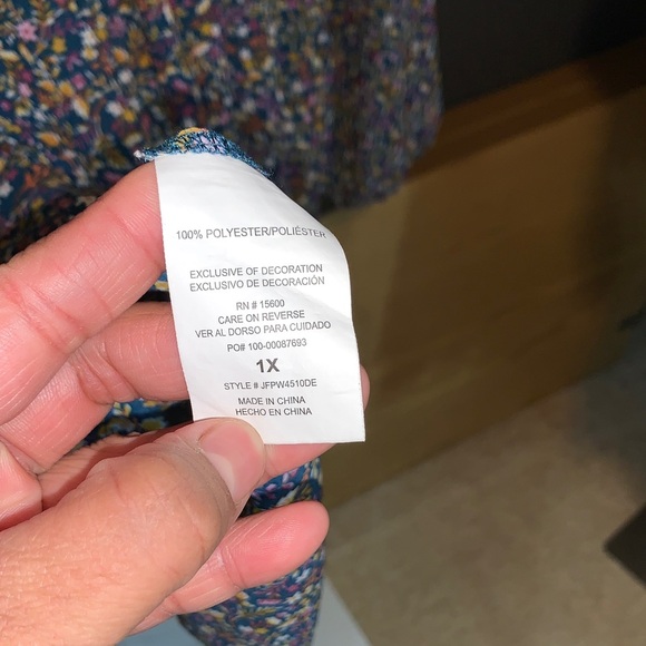 Boho Floral Embroidered Navy Women's Peasant Top size 1X PTP 26 - Picture 9 of 9